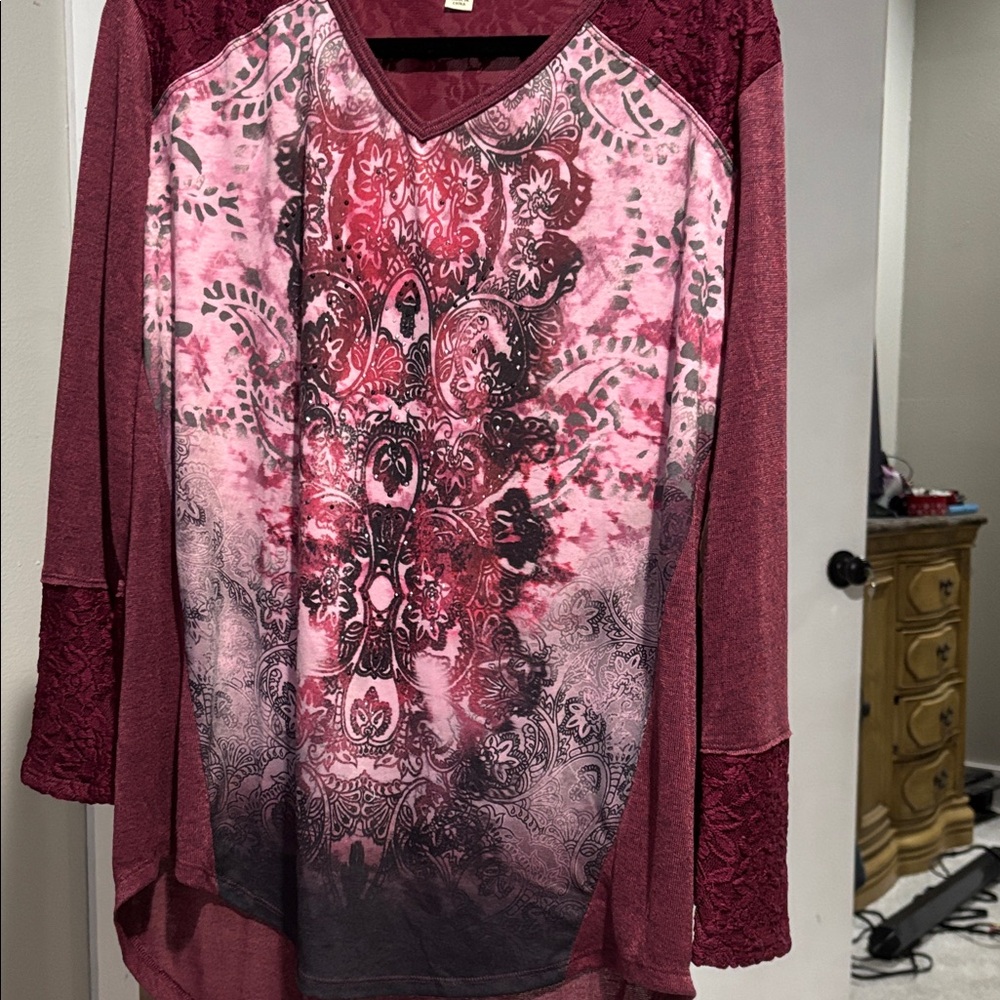 ✅ONE WORLD Burgundy and Black Long Sleeve Top